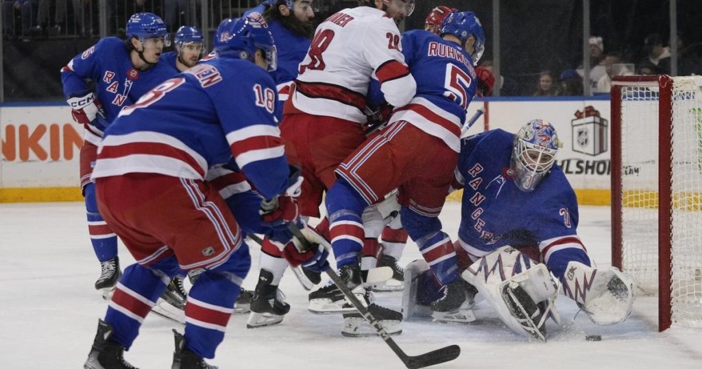 NHL roundup: Roslovic scores winning goal as Hurricanes down Rangers 3-1