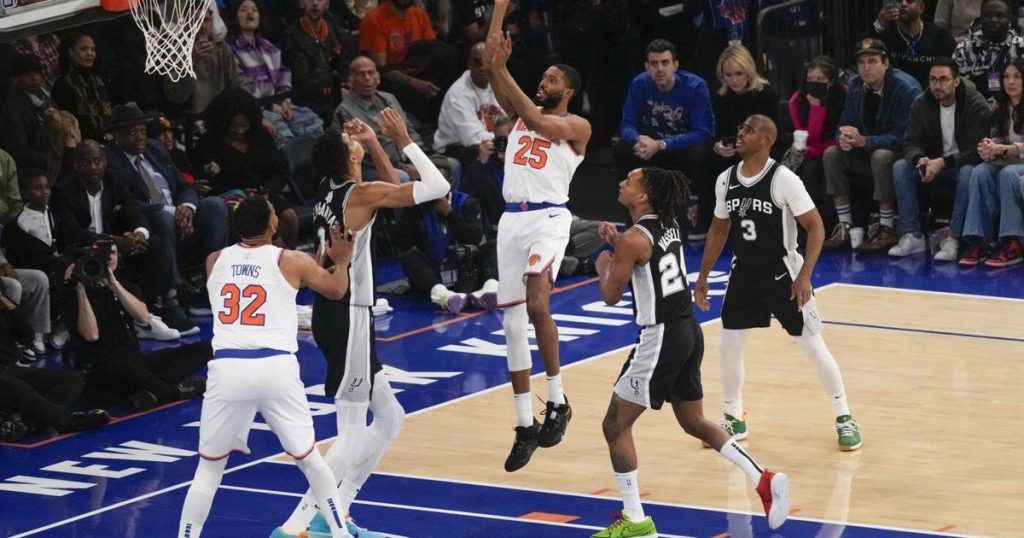 Bridges scores season-high 41, Knicks withstand Wembanyama’s monster Christmas debut to edge Spurs