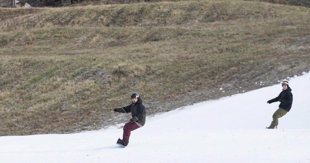 Quebec ski hill operators’ spirits aren’t dampened by rainy and warm weather