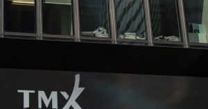 TSX, U.S. markets rise, gold price tops US,000 an ounce for first time TSX, U.S. markets rise, gold price tops US,000 an ounce for first time