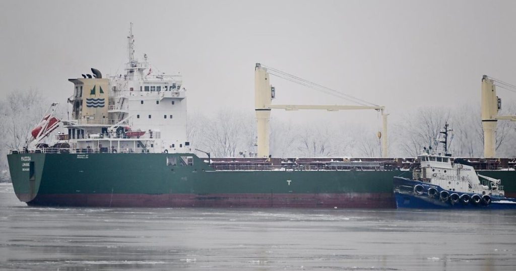 Operation delayed to unload cargo from ship stuck in St. Lawrence River near Montreal