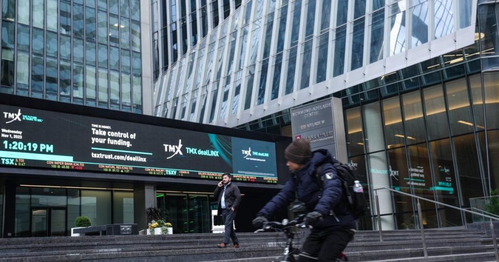 Tech stocks help S&P/TSX composite edge higher despite weakness in energy