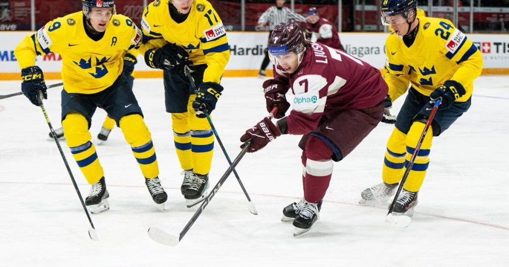 U.S. roars into semifinals at world junior hockey championship with 7-2 rout of Swiss