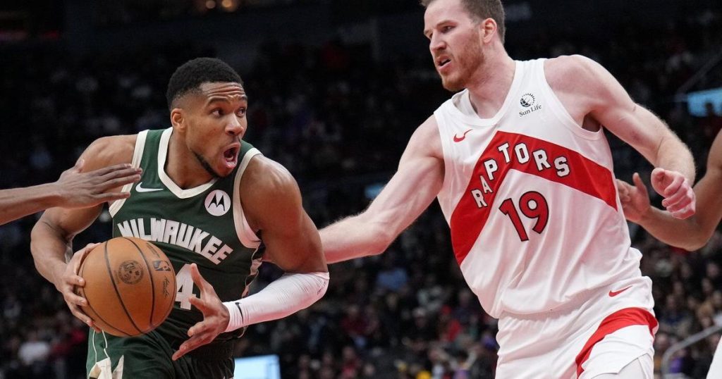 Lillard paces Bucks in 128-104 win over struggling Raptors