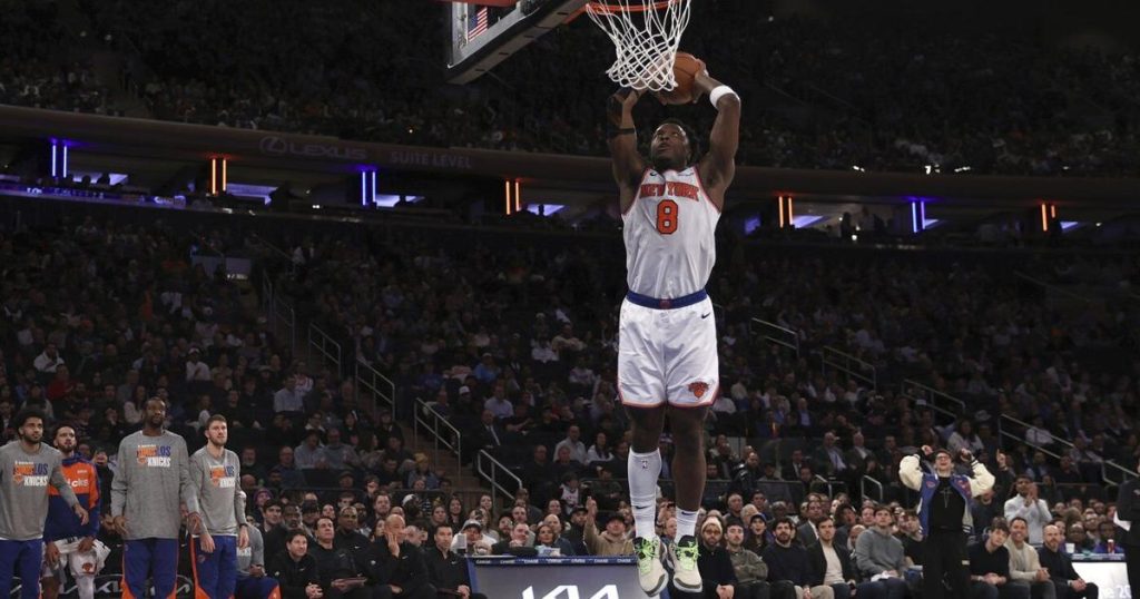 Towns has 27 points, 13 rebounds as Knicks beat Raptors 112-98