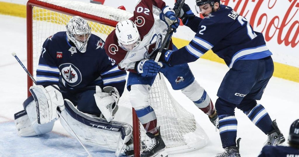 Jets keen to lean on solid defence, Hellebuyck
