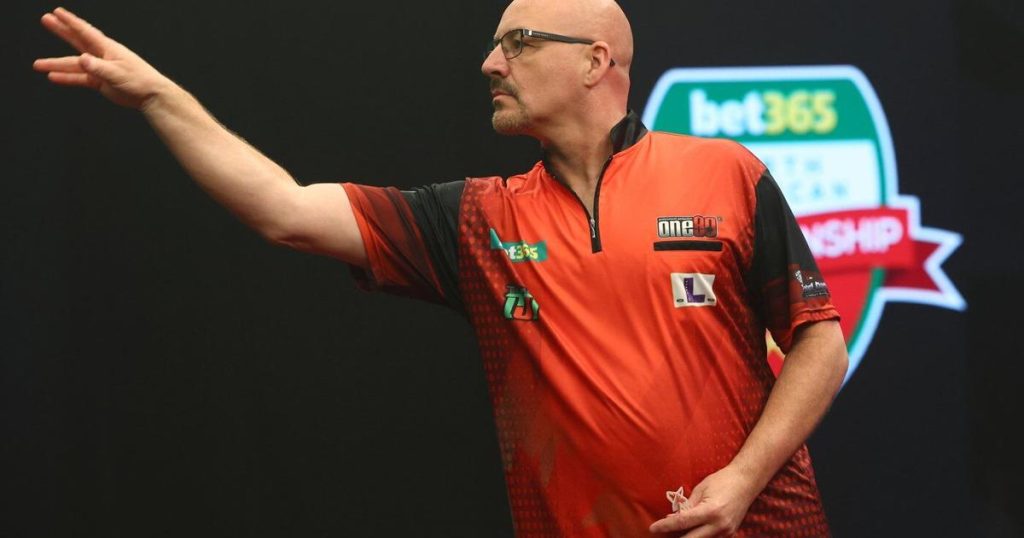 Canadian Jim (The Gentleman) Long wins his way onto pro darts tour