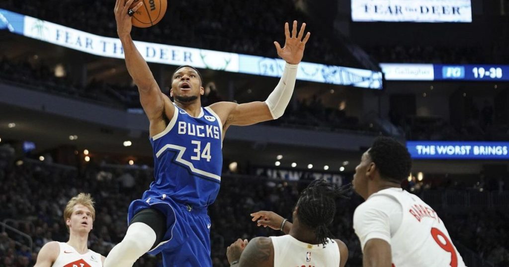 Antetokounmpo scores 35 to lead Bucks past Raptors 130-112