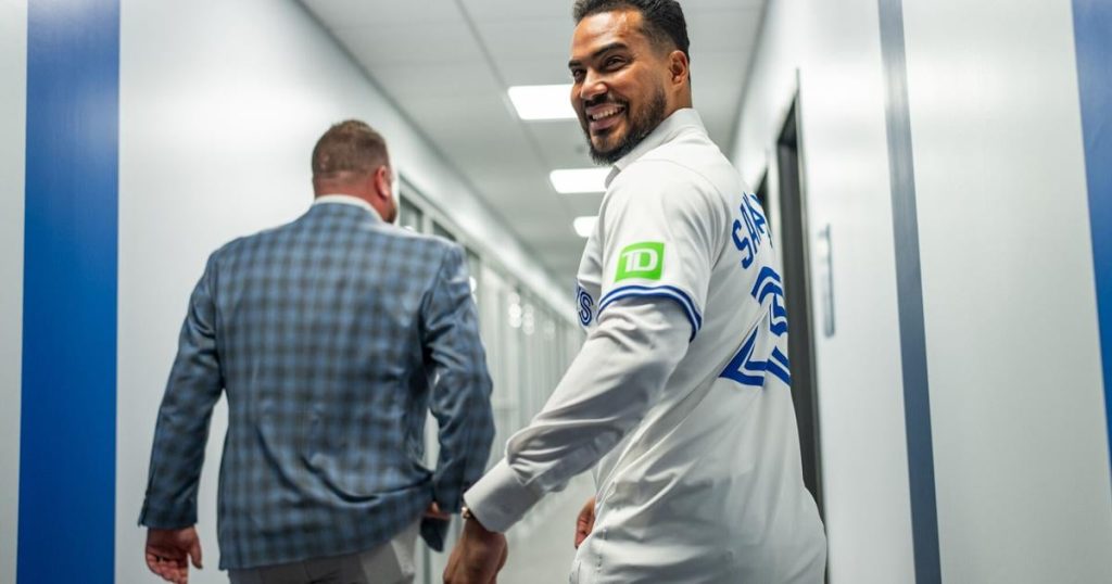 Blue Jays introduce slugger Santander |