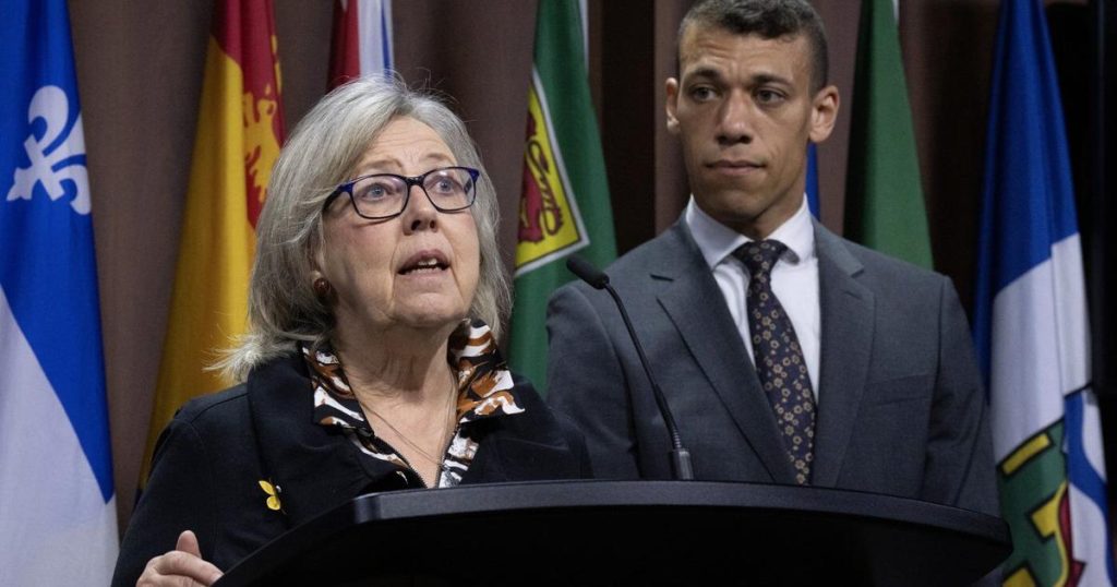 Pedneault intends to become co-leader of the Greens again after six-month pause