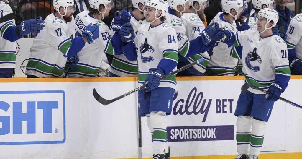 Linus Karlsson gets 1st NHL goal as Canucks beat Predators 3-1