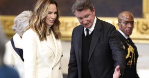 ‘Give the guy a break’: Ontario Premier Doug Ford defends Wayne Gretzky ‘Give the guy a break’: Ontario Premier Doug Ford defends Wayne Gretzky