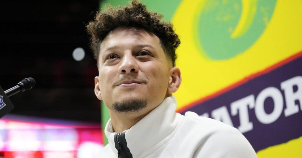 Chiefs, Eagles handle Super Bowl media spectacle like they’ve been here, done that