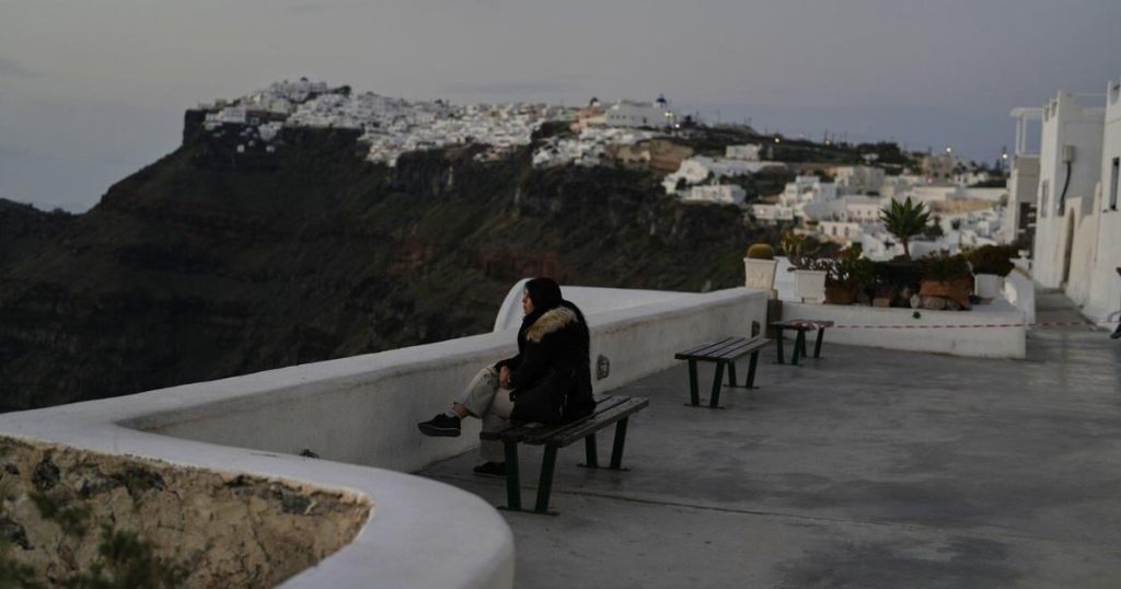 As hundreds of quakes rattle Greek islands, a few brave tourists have Santorini to themselves