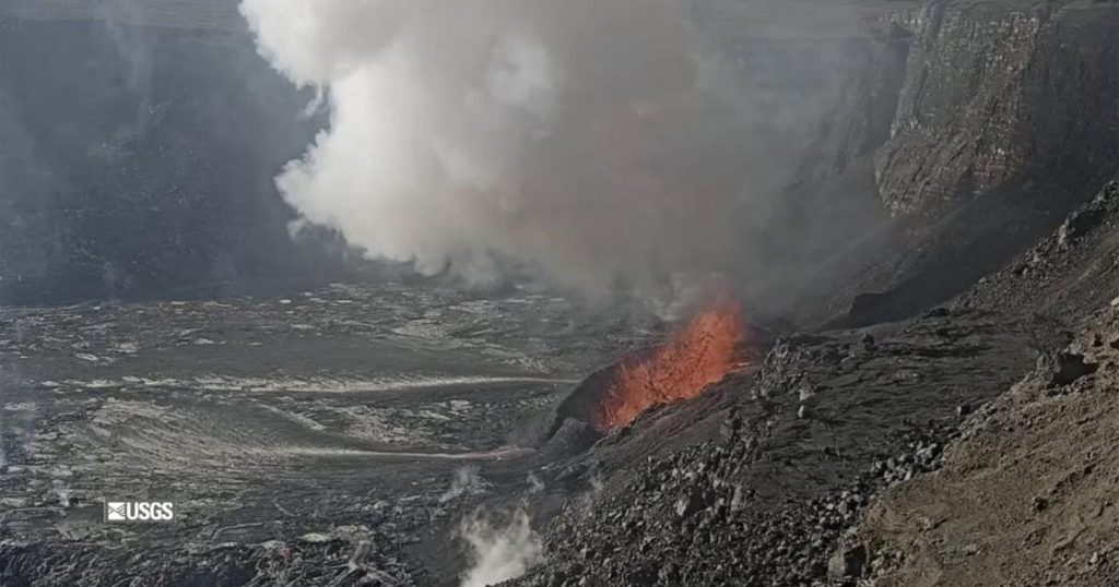 Hawaii volcano produces tall lava fountaining in latest episode of Kilauea eruption