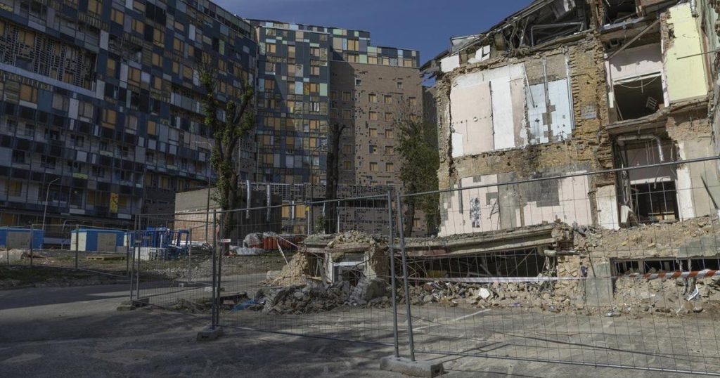 B.C. airline Helijet donates medical helicopter for humanitarian use in Ukraine