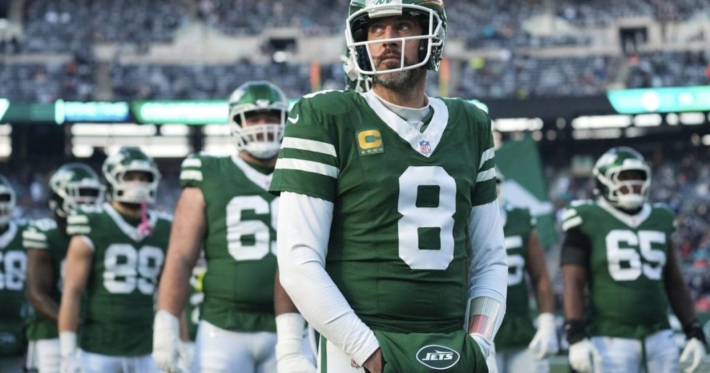 Jets announce they’ve told Aaron Rodgers they’re moving forward without him