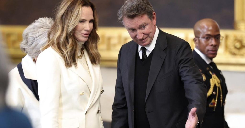 Canadian fans irked by Wayne Gretzky’s affiliations with Trump amid tensions