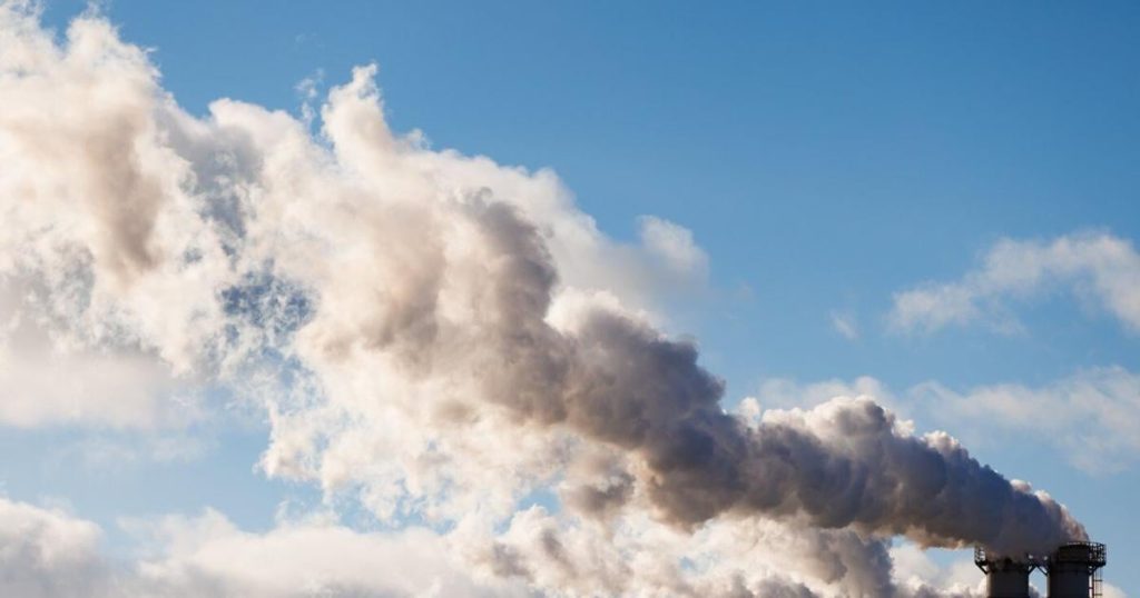 Asset owners call on Canadian banks to stick with climate goals