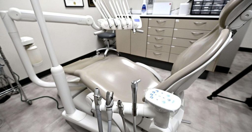 Dental hygienists urge federal parties to keep funding dental care program