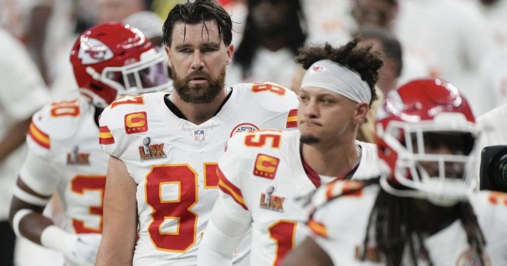 Chiefs tight end Travis Kelce plans to play next season rather than retire