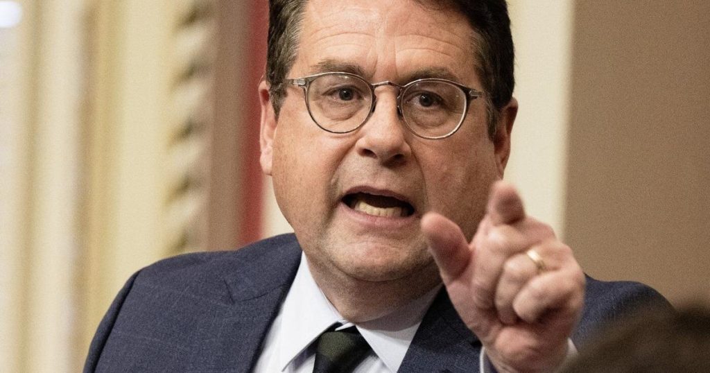 Quebec could extend religious symbols ban to school staff other than teachers