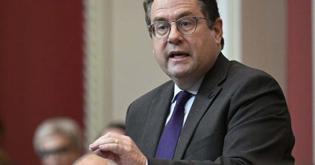 Quebec bill would expand religious symbol ban, force students to uncover faces