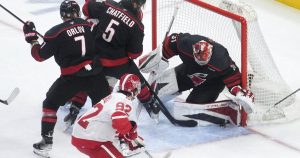 NHL roundup: Hurricanes heating up as they clip Red Wings 2-1