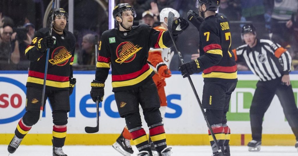 ‘Scoring by committee’ key to Vancouver Canucks’ playoff push