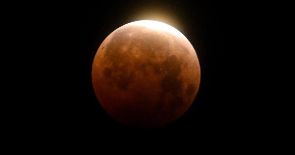 Watch the moon turn red during a total lunar eclipse in March