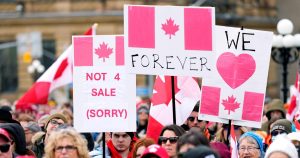 Hundreds show up to support Canada on Parliament Hill Hundreds show up to support Canada on Parliament Hill