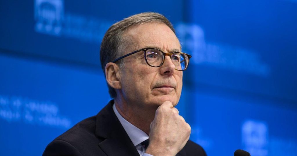 ‘Very difficult position’: Bank of Canada expected to cut rate amid trade uncertainty