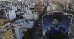 Medics who treated soccer legend Maradona before his death go on trial for homicide Medics who treated soccer legend Maradona before his death go on trial for homicide