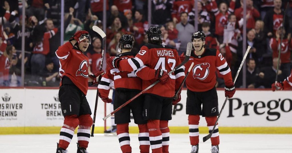 Jesper Bratt has a goal and 2 assists in the Devils’ 3-2 comeback win over the Oilers