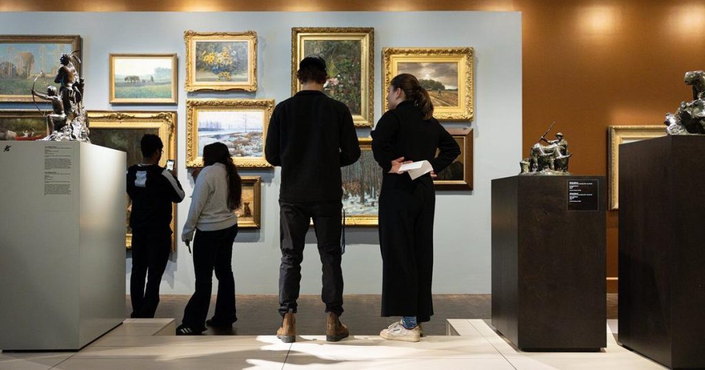 Art of medicine: Quebec doctors in training visit museum to better diagnose patients