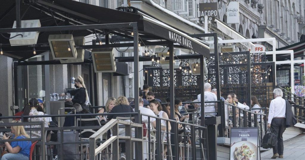 Quebec says it will allow restaurants to charge for no-shows