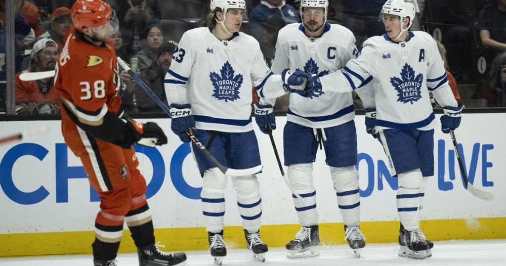 Lorentz scores winner, Leafs hold off Ducks 3-2 to increase lead in Atlantic