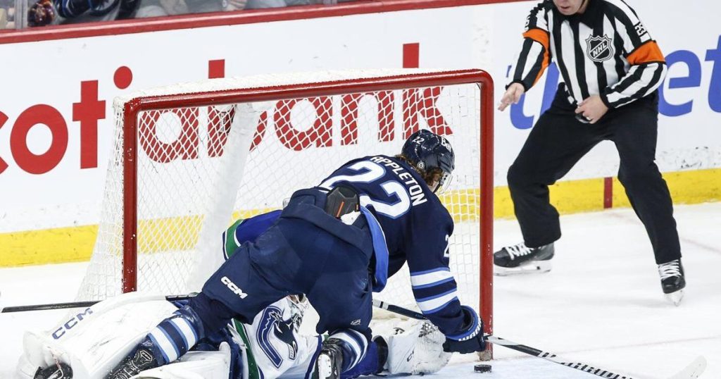 NHL roundup: Jets beat Canucks 3-1 for third straight win