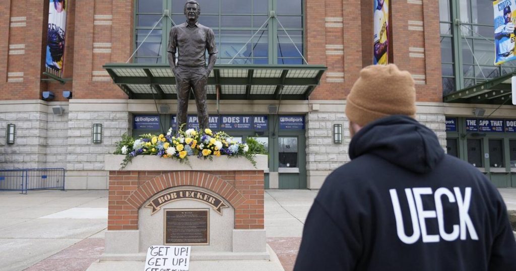 Milwaukee pays tribute to Bob Uecker in Brewers’ first home game since his death