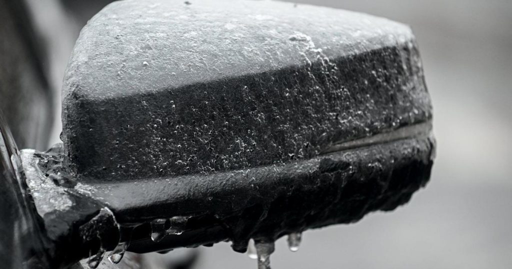 Snow and freezing rain return to parts of Ontario; more power outages possible