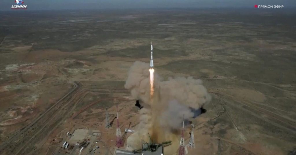 A US-Russian crew of 3 arrives at the International Space Station