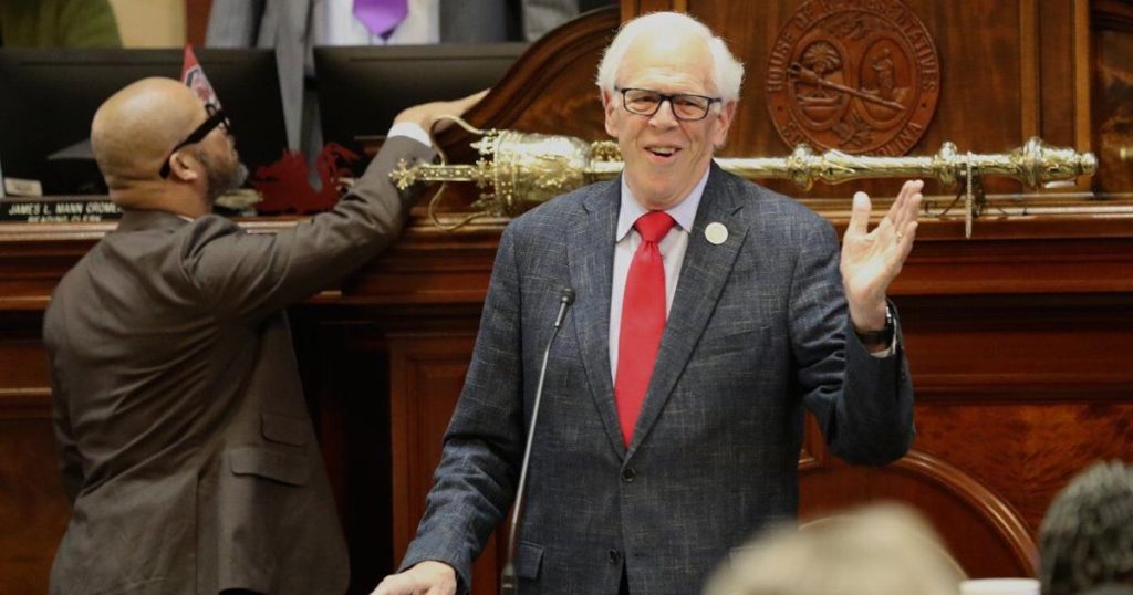 After years of resisting, South Carolina moves toward hands-free cellphones while driving