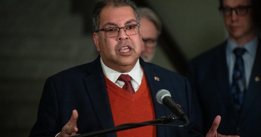 Nenshi calls proposed Alberta cut of council conduct rules ‘an affront’ to voters