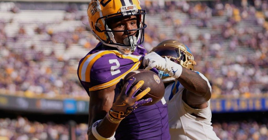 Ex-LSU receiver Kyren Lacy died in an apparent suicide during a police chase, authorities say