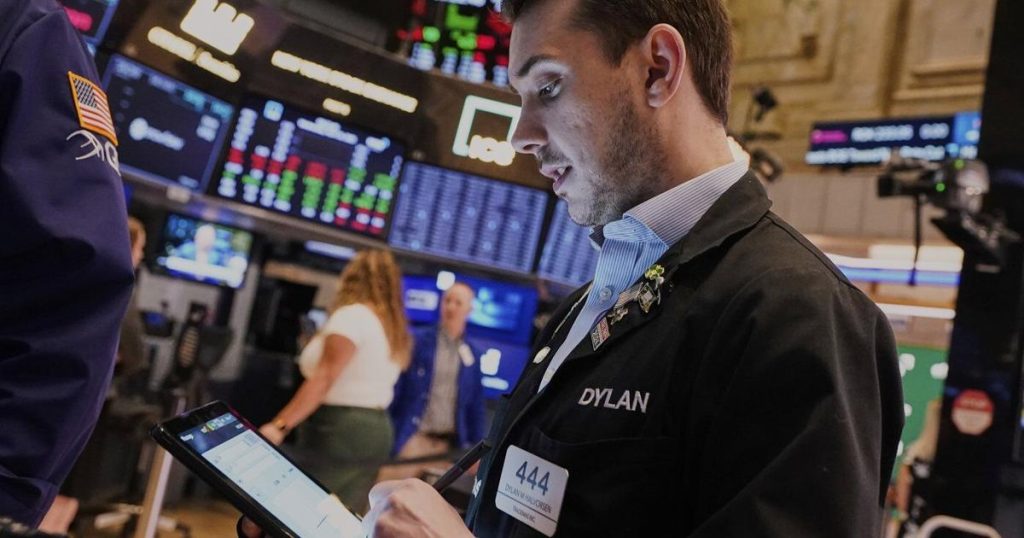 S&P/TSX composite ticks higher, U.S. stock markets fall