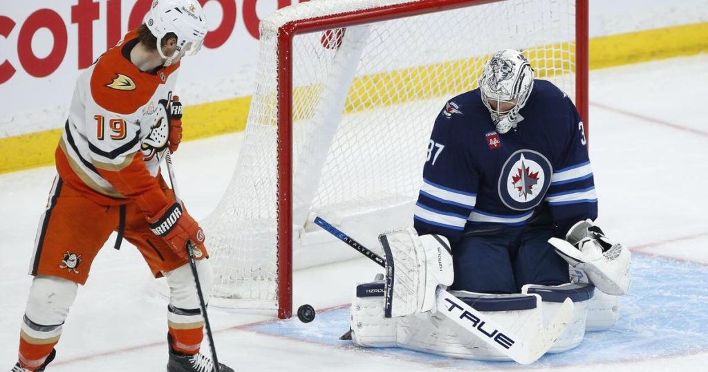 Jets’ Hellebuyck, Blues’ Binnington set for sequel of goalie duel in playoffs