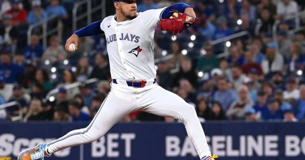 Berríos takes exception to Mariners relaying pitching signals