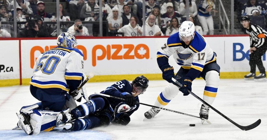 Connor nets winner as Jets beat Blues 2-1, lead series 2-0