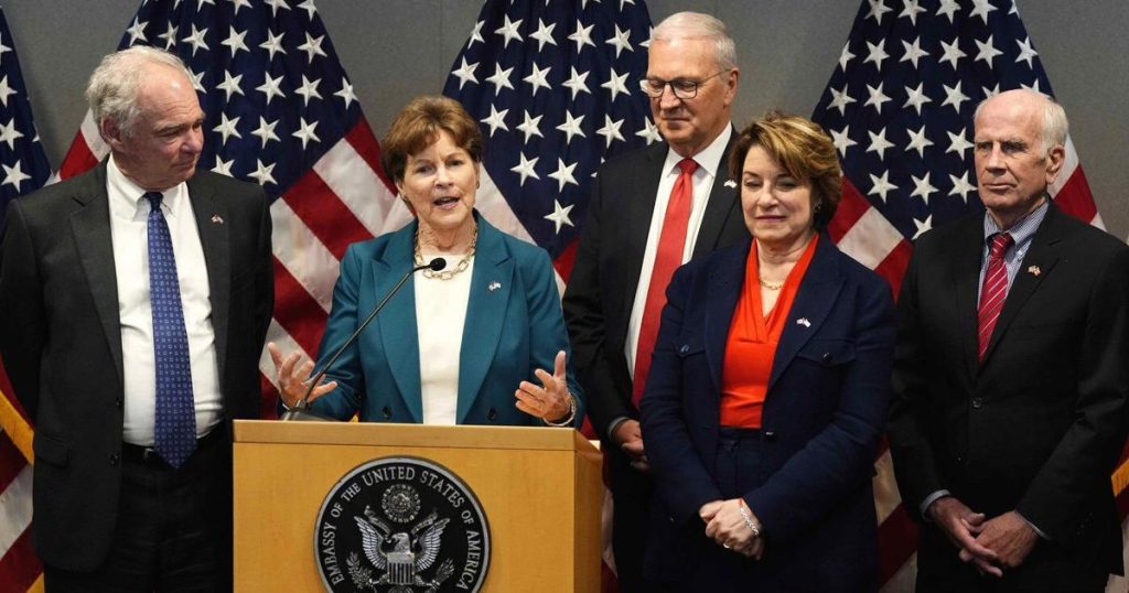 In Ottawa, U.S. senators push trade, Canadian tourism to their states