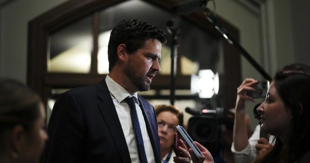 Fraser apologizes, says comments on Indigenous consultation eroded trust